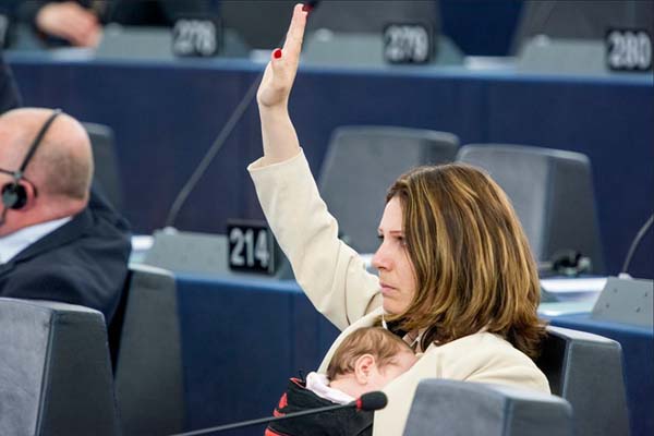 daniela aiuto figlia parlamento h