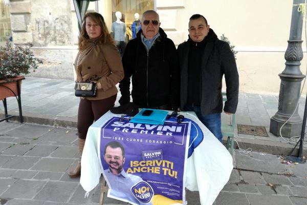 noi con salvini gazebo piazzadiomede h