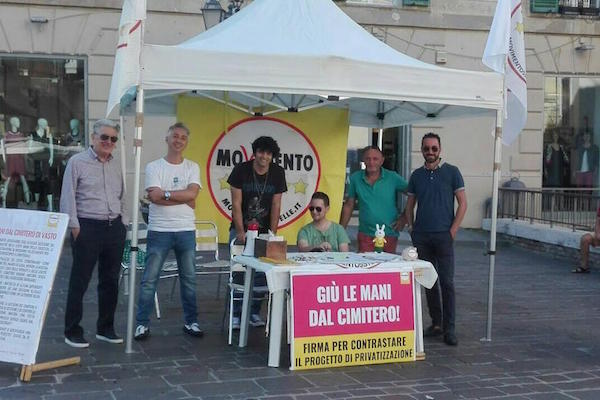 raccolta firme cimitero m5S h