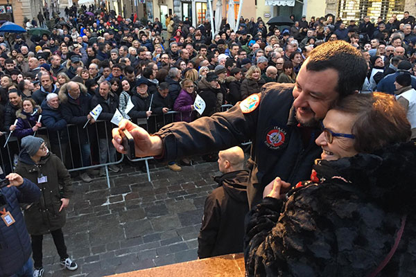 selfie salvini vasto h