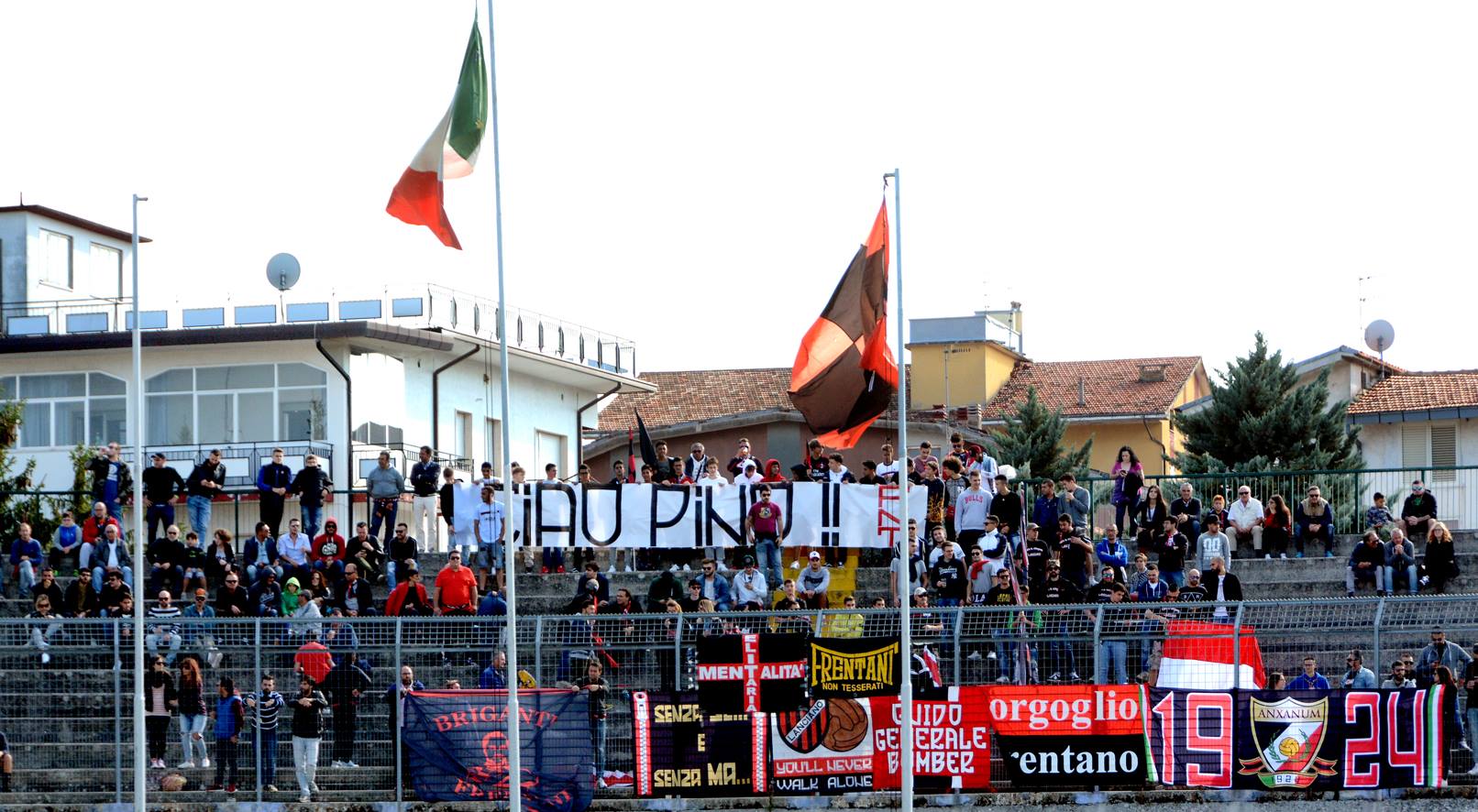 L'omaggio per Pino Valente (foto Andrea Colacioppo)